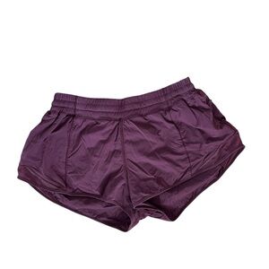 Lululemon 2.5 inch hotty hot shorts